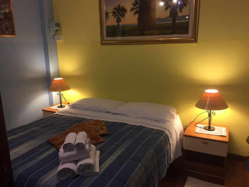 Moon House B&B 칼리아리 외부 사진